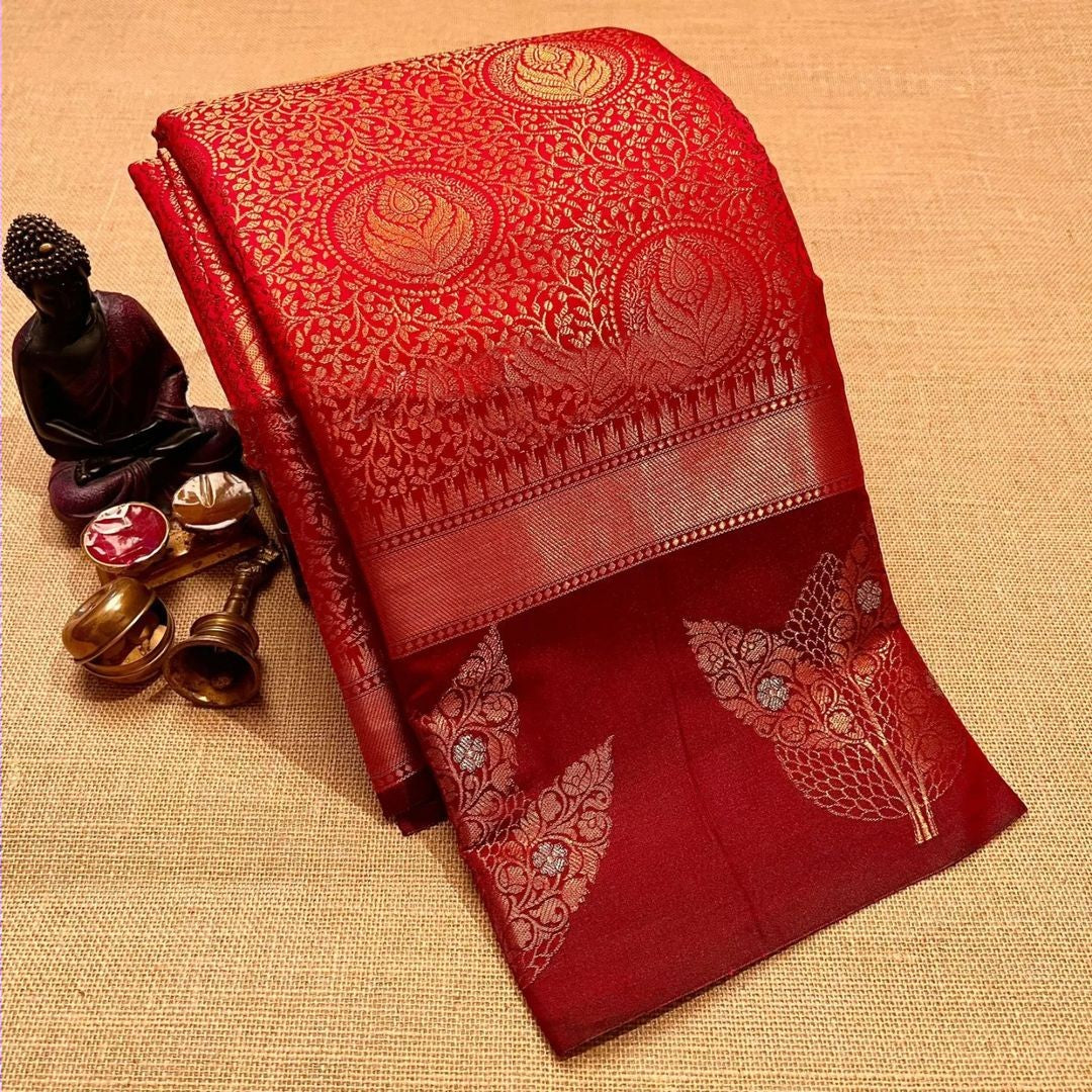 Extraordinary Red Soft Silk Saree With Murmurous Blouse Piece