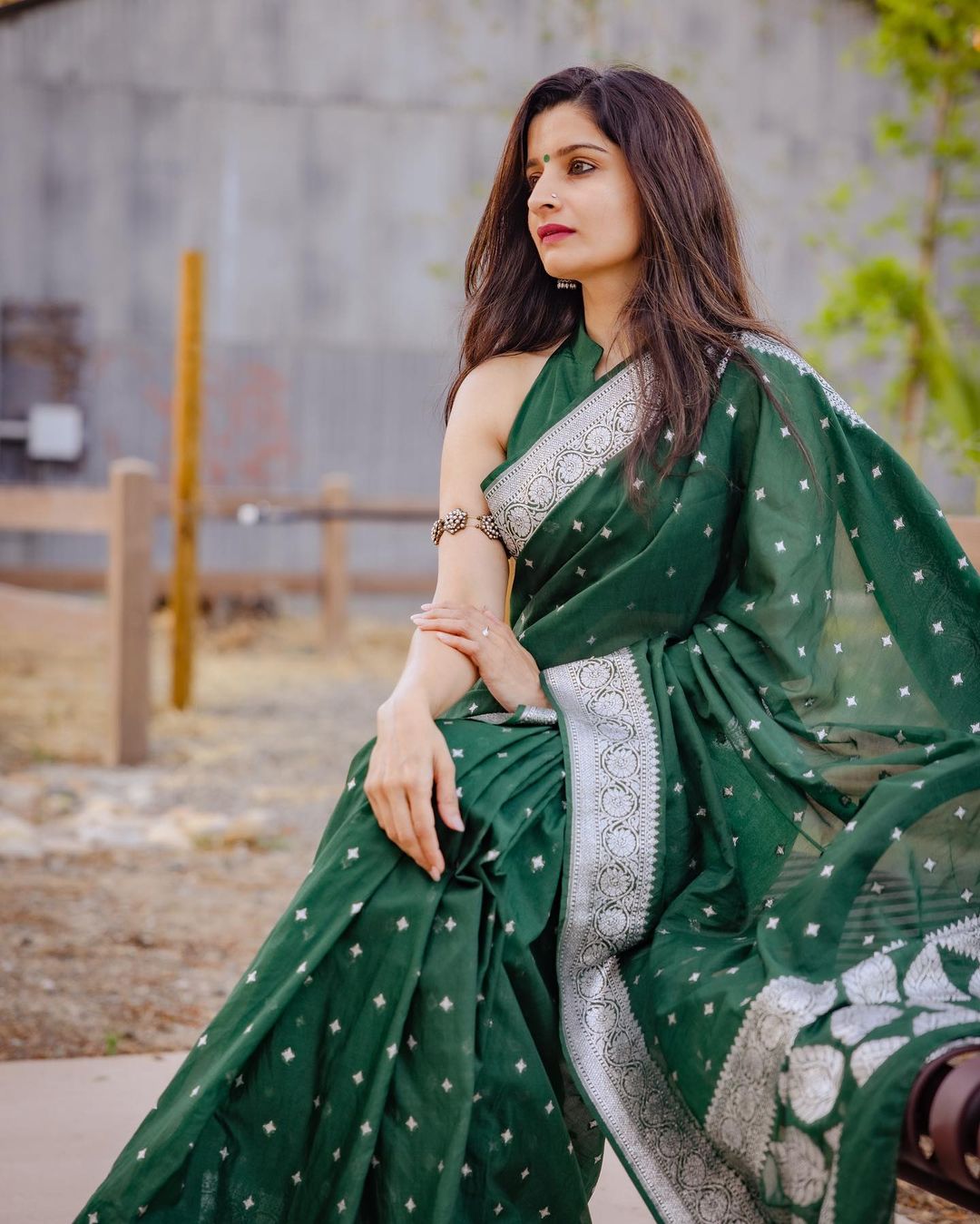 Attractive Green Cotton Silk Saree With Sensational Blouse Piece