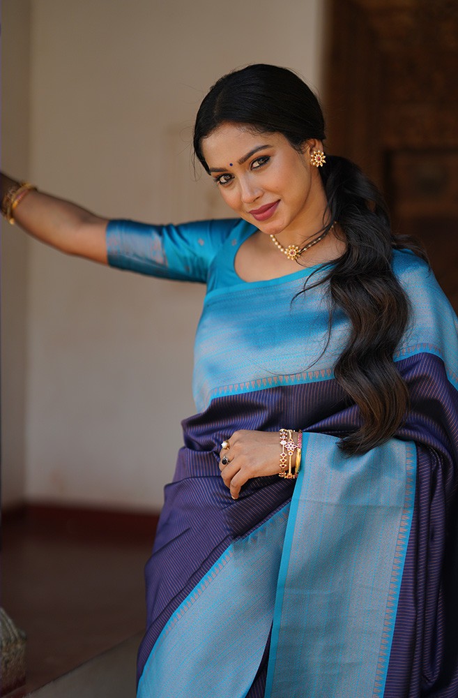 Admirable Navy Blue Soft Silk Saree With Extraordinary Blouse Piece