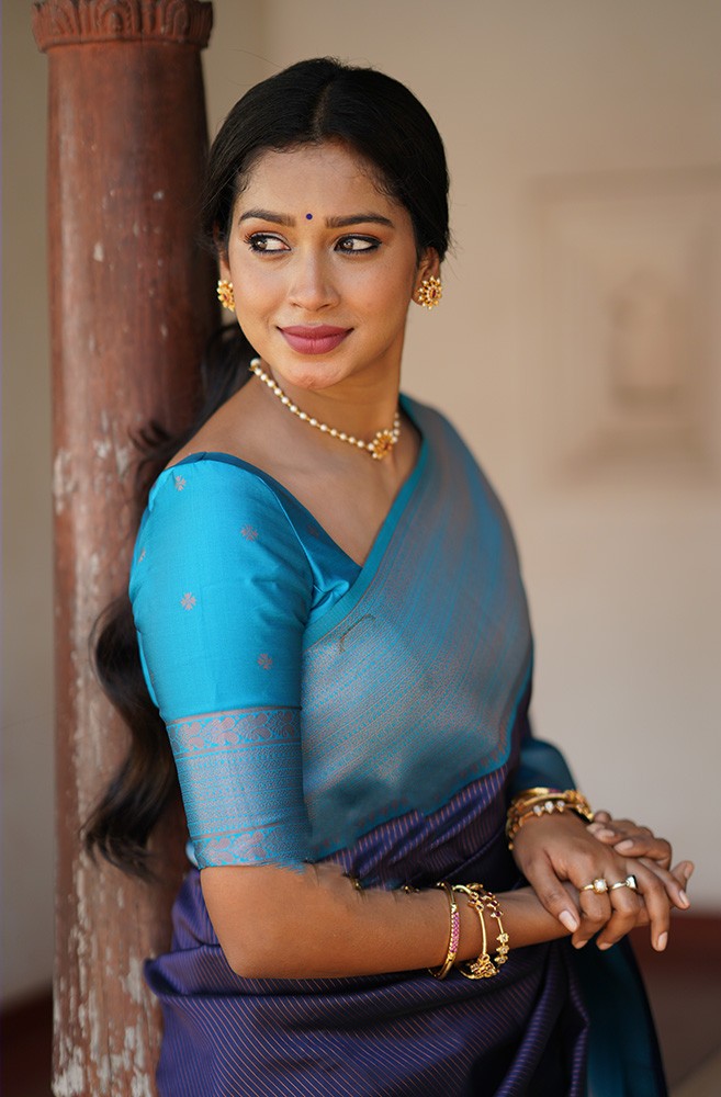 Admirable Navy Blue Soft Silk Saree With Extraordinary Blouse Piece