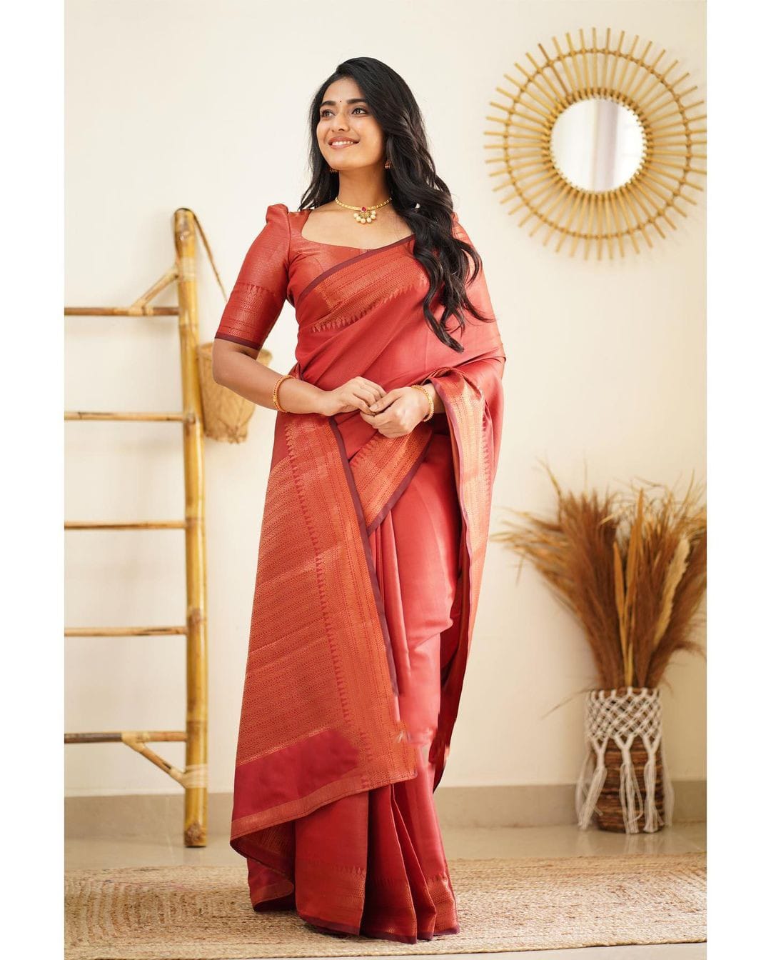 Gratifying Red Soft Silk Saree With Incomparable Blouse Piece