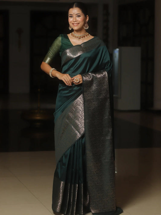 Gratifying Dark Green Soft Silk Saree With Attractive Blouse Piece