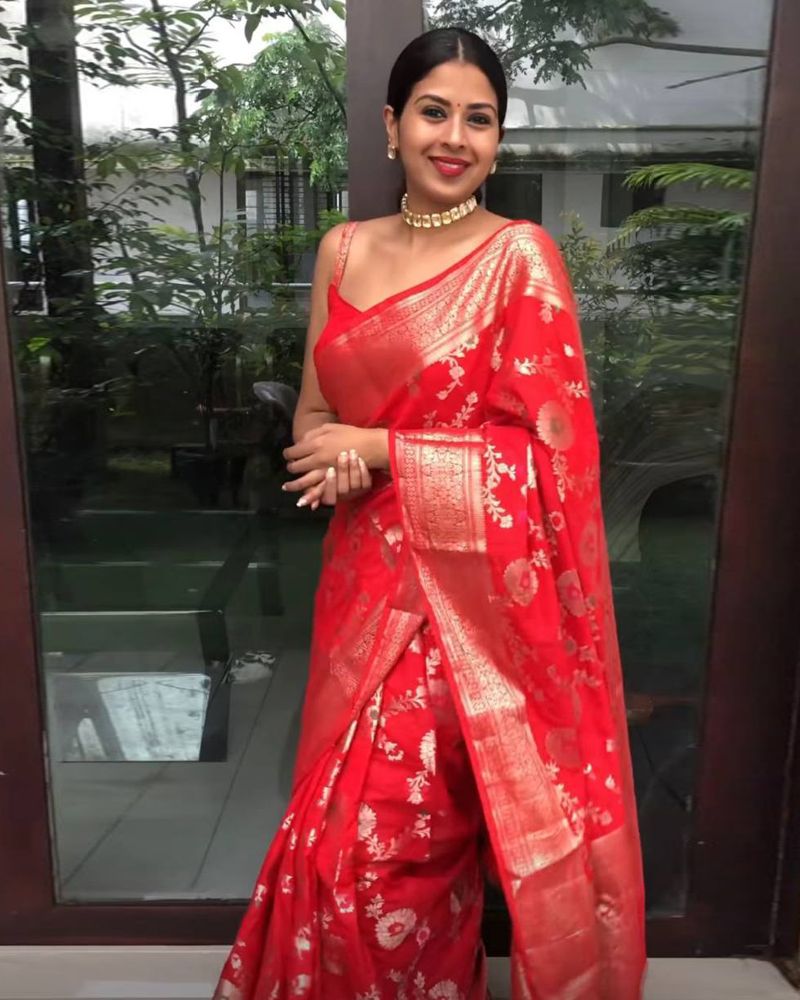 Beautiful Red Soft Silk Saree With Traditional Blouse Piece