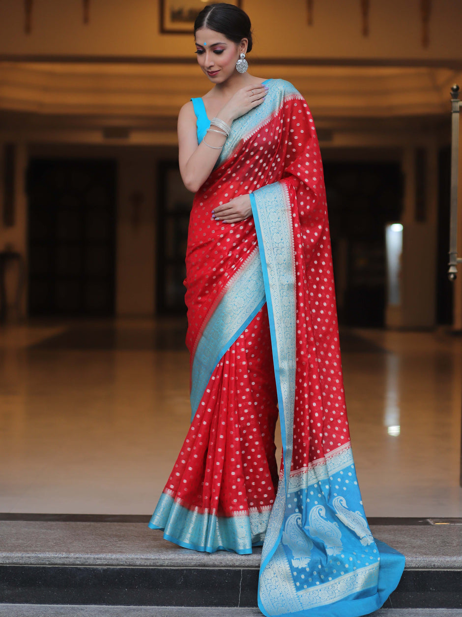 Extraordinary Red Soft Silk Saree With Desiring Blouse Piece