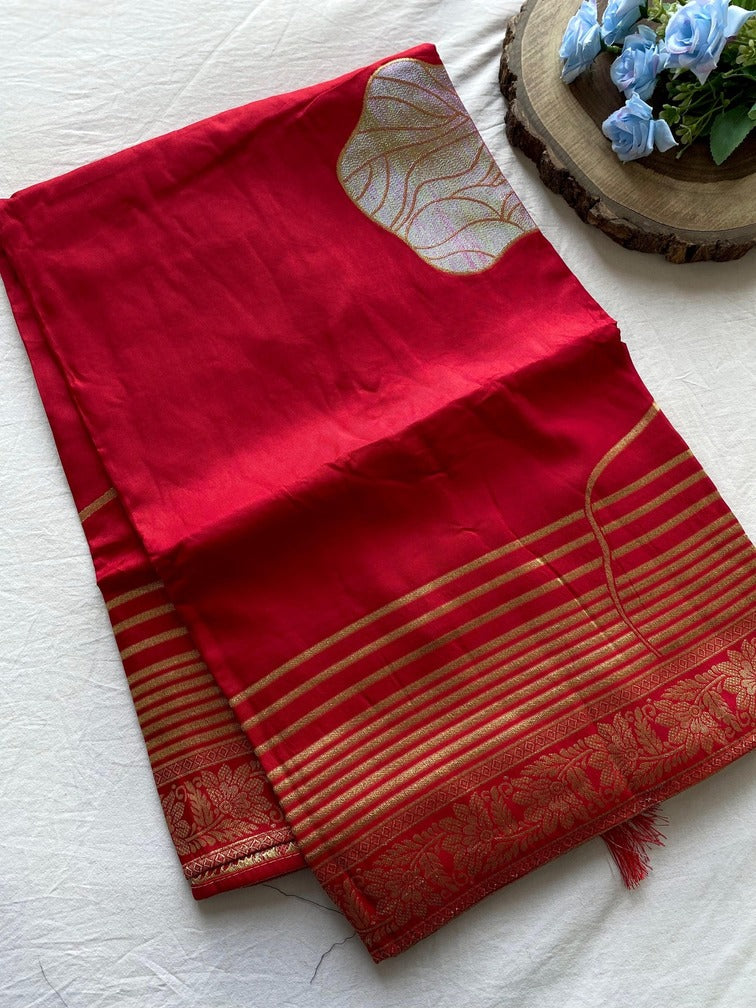 Admirable Red Soft Banarasi Silk Saree With Excellent Blouse Piece