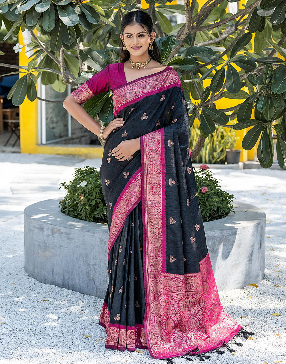 Black & Magenta Floral Butti Banarasi Silk Saree With Zari Weaving Work