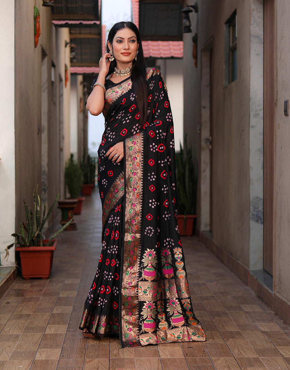 Black Bandhani Saree With Weaving Border