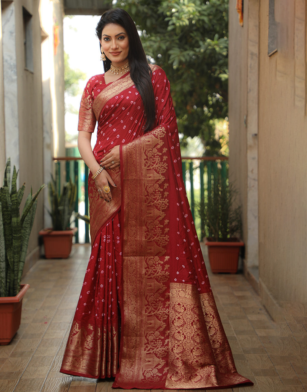 Maroon Dola Silk Saree With Zari Weaving Work