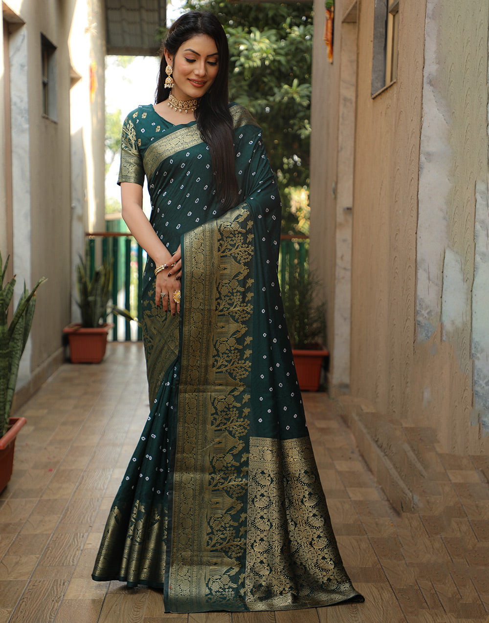 Dark Green Silk Saree With Zari Weaving Work