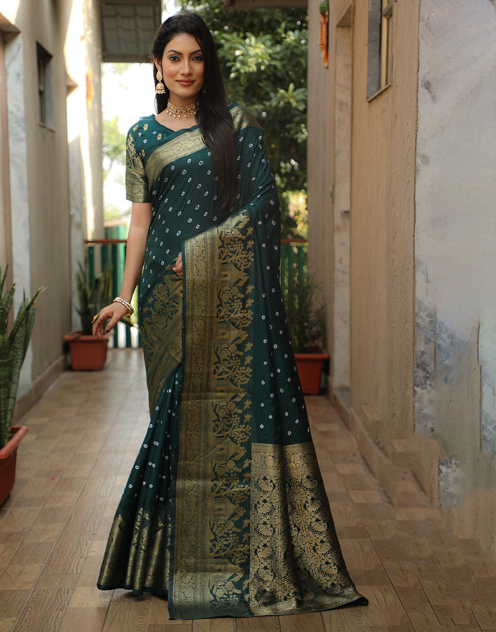 Dark Green Silk Saree With Zari Weaving Work