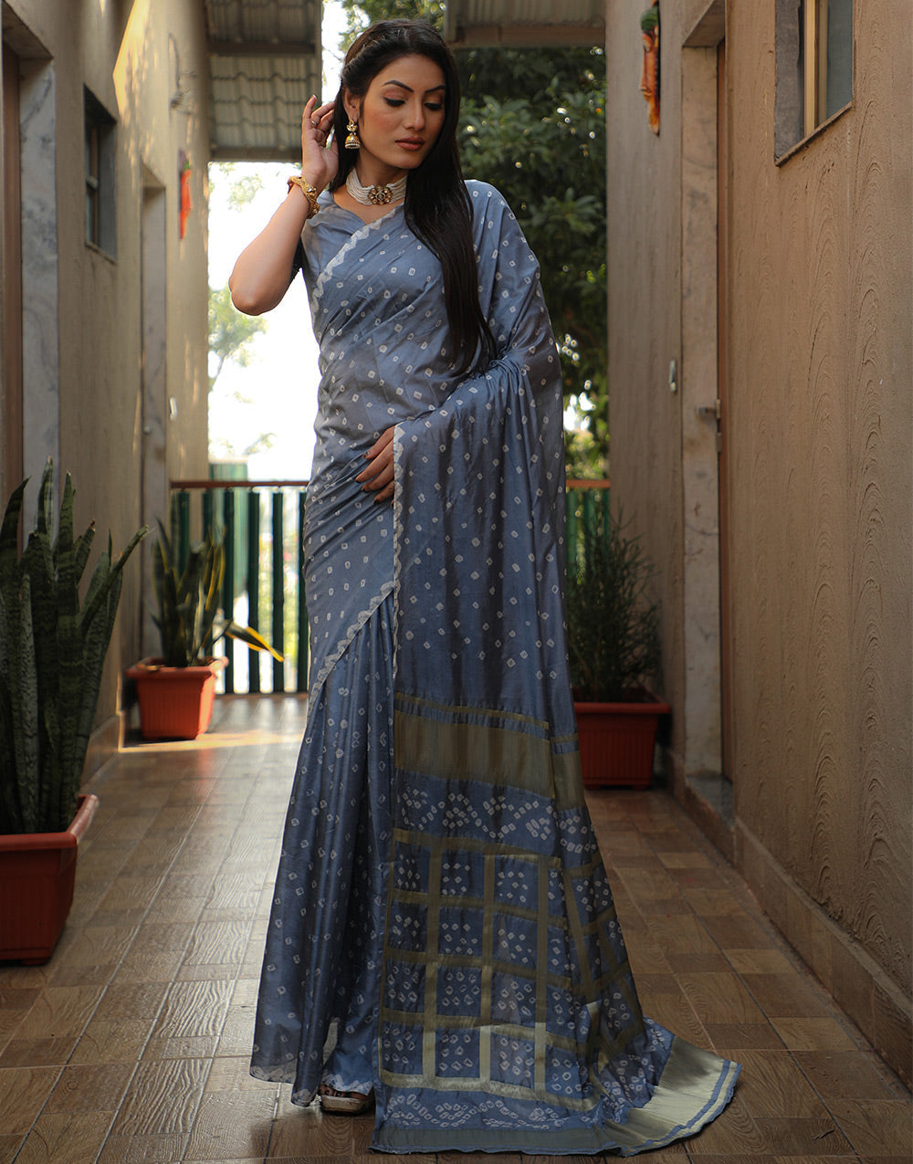 Gray Bandhani Saree With Zari Weaving Work