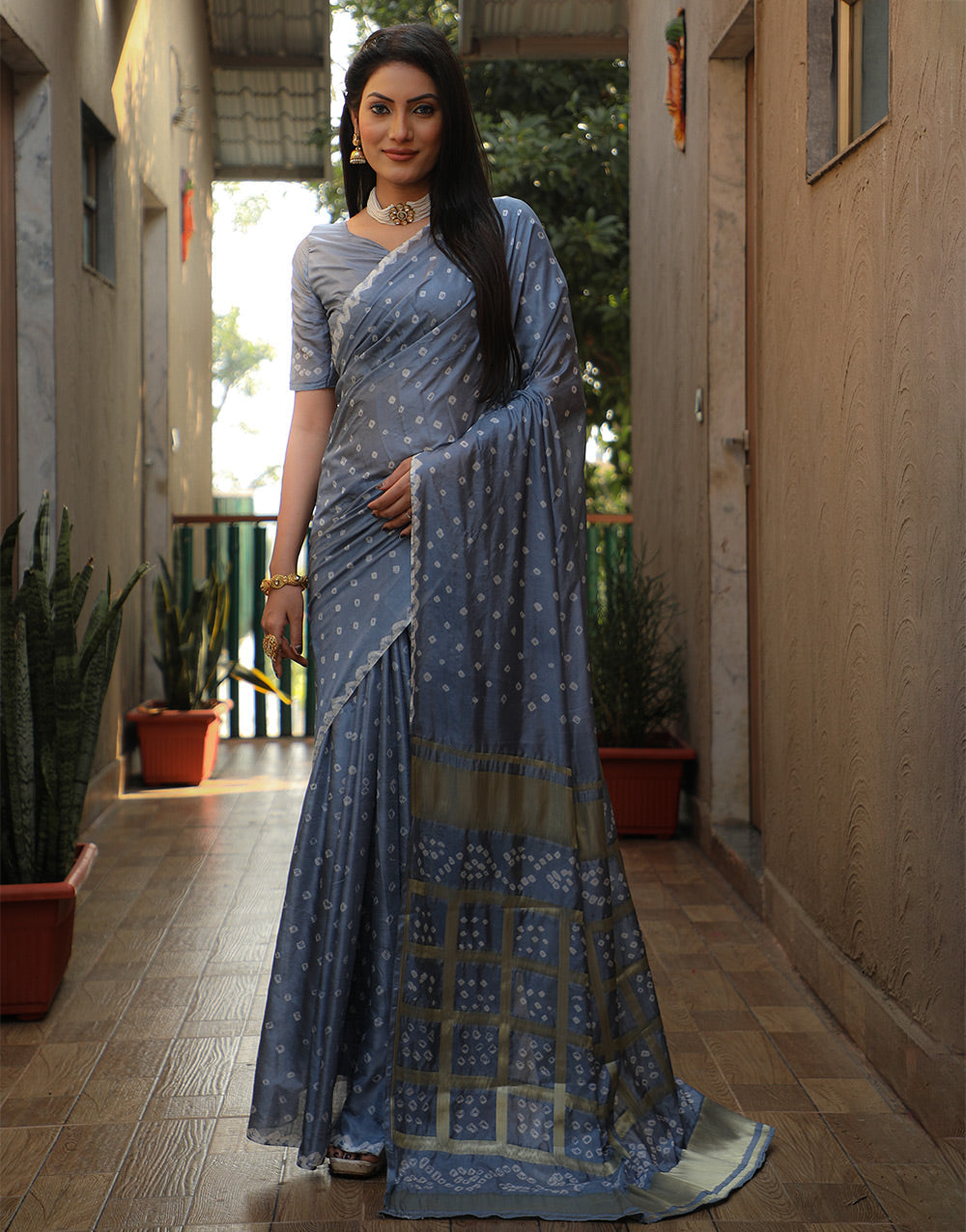 Gray Bandhani Saree With Zari Weaving Work