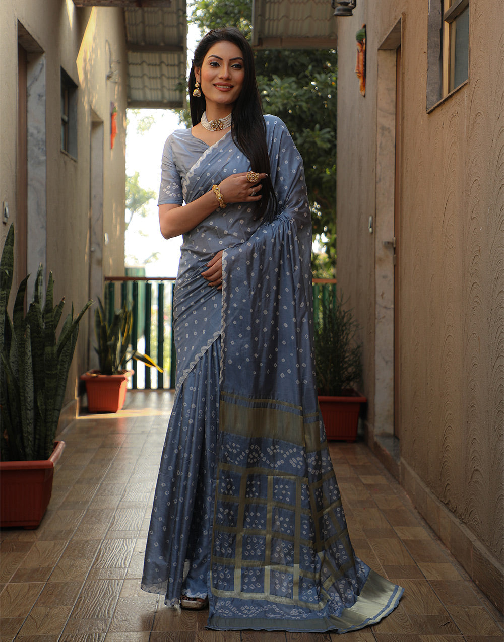 Gray Bandhani Saree With Zari Weaving Work