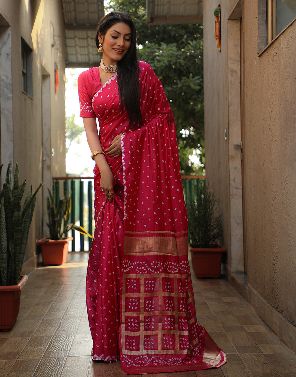 Dark Pink Bandhani Saree With Zari Weaving Work