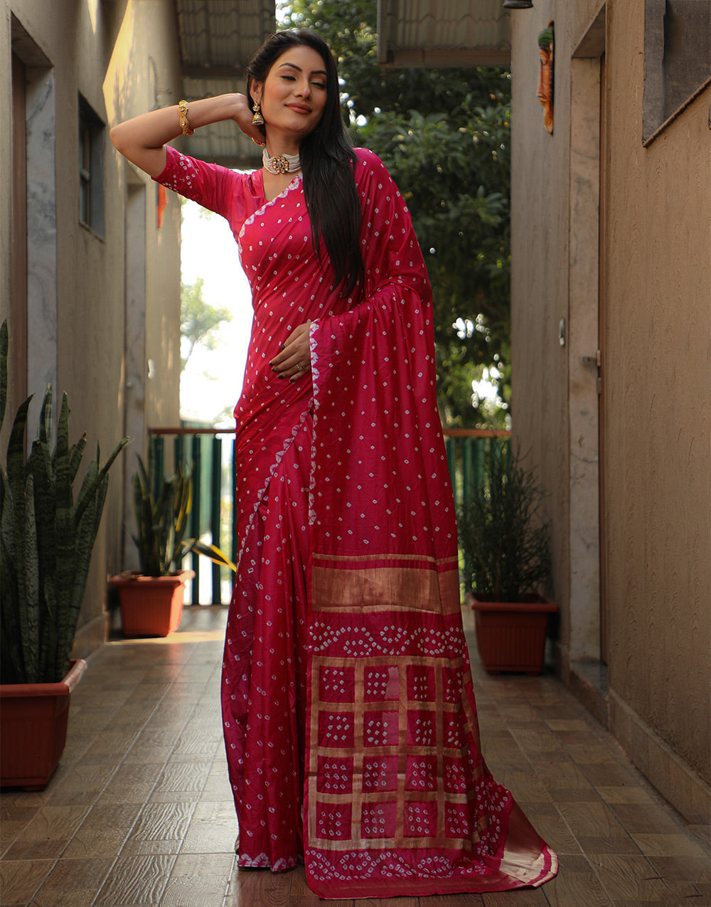 Dark Pink Bandhani Saree With Zari Weaving Work