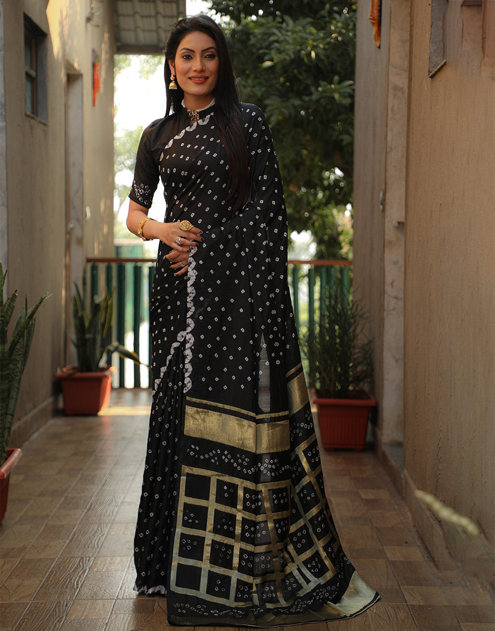 Black Bandhani Saree With Zari Weaving Work