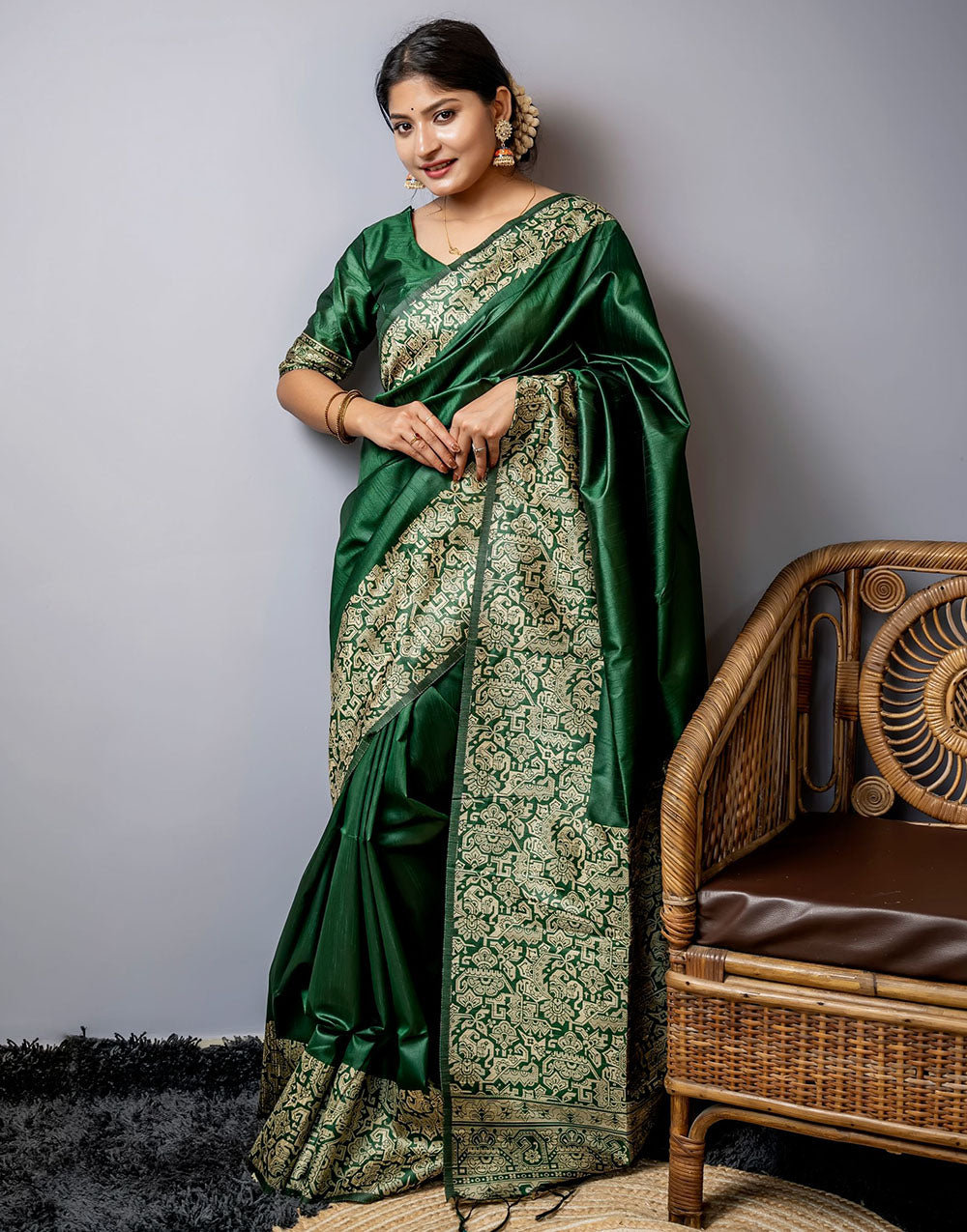 Green Handloom Raw Silk Saree With Weaving Work