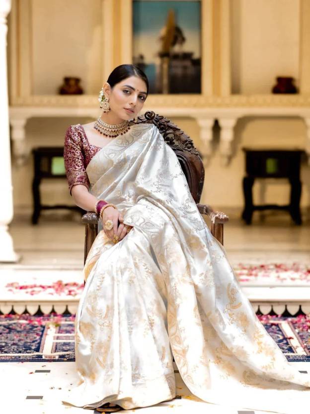 Floral Print Kanjivaram Jacquard, Silk Blend Saree  (White)