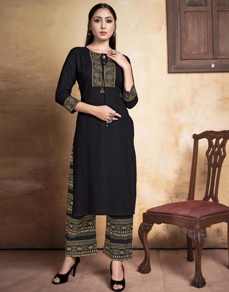 Black Coloured Rayon Foil Printed Kurti With Pant