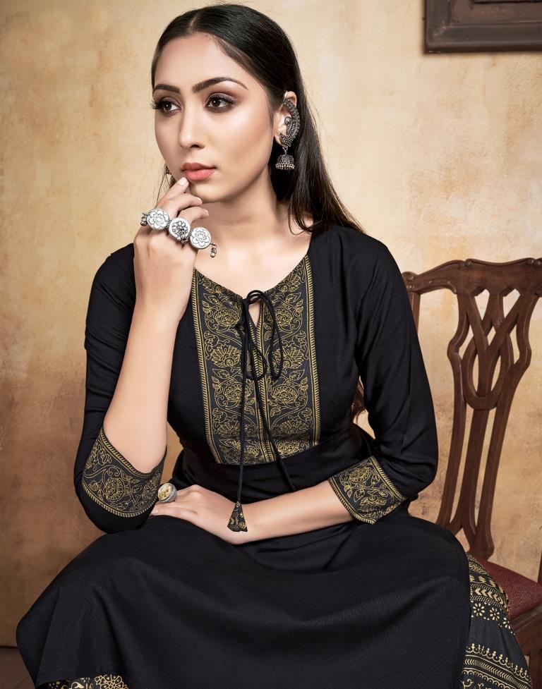 Black Coloured Rayon Foil Printed Kurti With Pant