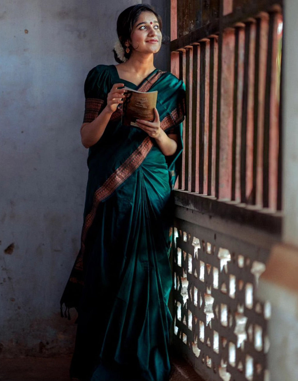 Dark Green Banarasi Silk Saree With Zari Weaving Work