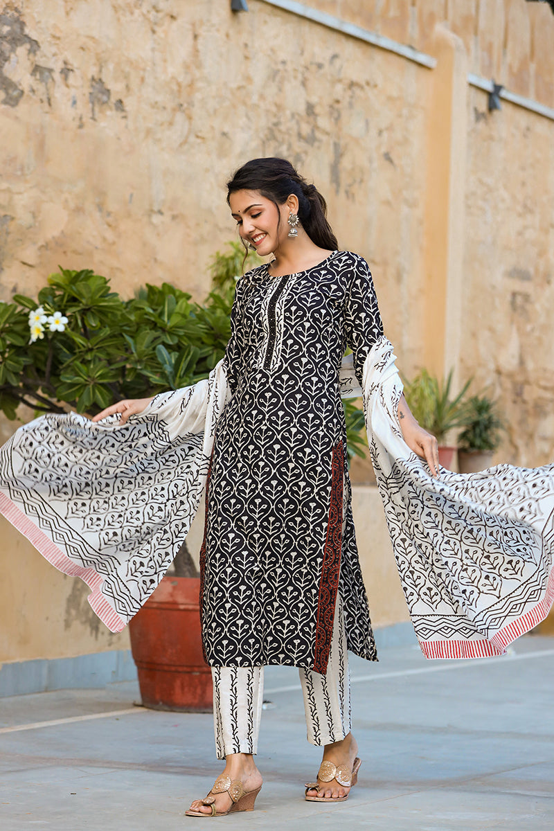 Black Cotton Ethnic Motifs Printed Straight Suit Set vkskd1103